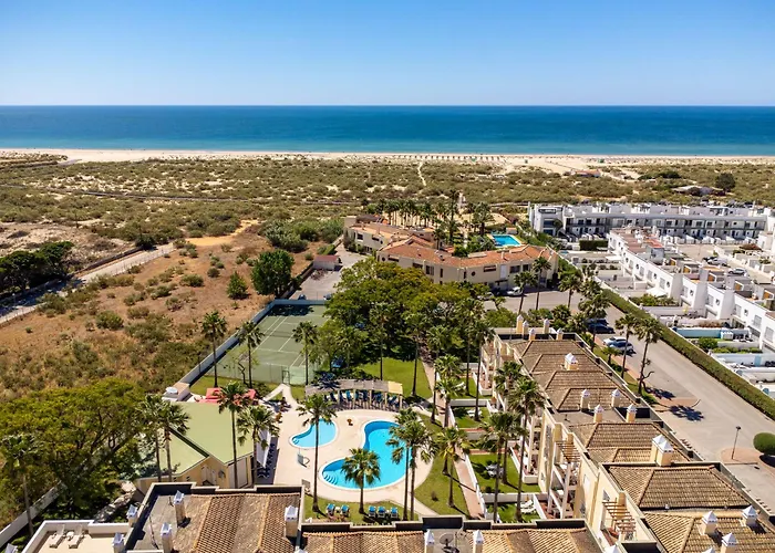 Praia Da Lota Beachfront Resort - Hotel & Apartments Manta Rota