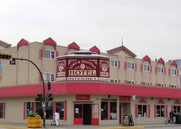 Town And Mountain Hotel