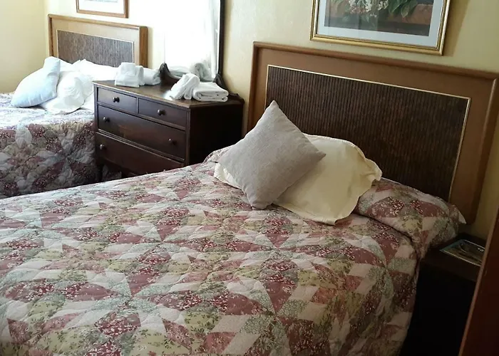Historic Melrose Hotel