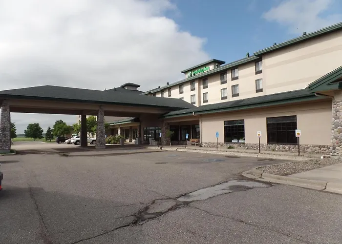 Holiday Inn Hotel & Suites Owatonna